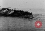 Standbild österreichisch-ungarischen Linienschiff SMS Szent István ist torpediert Adria, 1918, aus Sekunde 4 historischem Filmmaterial Videoclip 65675070596