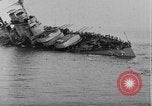 Standbild österreichisch-ungarischen Linienschiff SMS Szent István ist torpediert Adria, 1918, aus Sekunde 6 historischem Filmmaterial Videoclip 65675070596