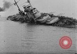 Standbild österreichisch-ungarischen Linienschiff SMS Szent István ist torpediert Adria, 1918, aus Sekunde 11 historischem Filmmaterial Videoclip 65675070596