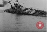 Standbild österreichisch-ungarischen Linienschiff SMS Szent István ist torpediert Adria, 1918, aus Sekunde 12 historischem Filmmaterial Videoclip 65675070596