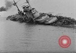 Standbild österreichisch-ungarischen Linienschiff SMS Szent István ist torpediert Adria, 1918, aus Sekunde 13 historischem Filmmaterial Videoclip 65675070596