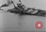Standbild österreichisch-ungarischen Linienschiff SMS Szent István ist torpediert Adria, 1918, aus Sekunde 14 historischem Filmmaterial Videoclip 65675070596