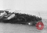 Standbild österreichisch-ungarischen Linienschiff SMS Szent István ist torpediert Adria, 1918, aus Sekunde 15 historischem Filmmaterial Videoclip 65675070596