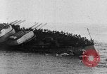 Standbild österreichisch-ungarischen Linienschiff SMS Szent István ist torpediert Adria, 1918, aus Sekunde 16 historischem Filmmaterial Videoclip 65675070596