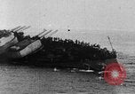 Standbild österreichisch-ungarischen Linienschiff SMS Szent István ist torpediert Adria, 1918, aus Sekunde 17 historischem Filmmaterial Videoclip 65675070596