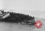Standbild österreichisch-ungarischen Linienschiff SMS Szent István ist torpediert Adria, 1918, aus Sekunde 18 historischem Filmmaterial Videoclip 65675070596