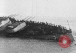Standbild österreichisch-ungarischen Linienschiff SMS Szent István ist torpediert Adria, 1918, aus Sekunde 19 historischem Filmmaterial Videoclip 65675070596