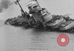 Standbild österreichisch-ungarischen Linienschiff SMS Szent István ist torpediert Adria, 1918, aus Sekunde 32 historischem Filmmaterial Videoclip 65675070596