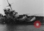 Standbild österreichisch-ungarischen Linienschiff SMS Szent István ist torpediert Adria, 1918, aus Sekunde 36 historischem Filmmaterial Videoclip 65675070596