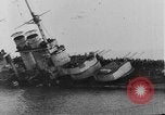 Standbild österreichisch-ungarischen Linienschiff SMS Szent István ist torpediert Adria, 1918, aus Sekunde 40 historischem Filmmaterial Videoclip 65675070596