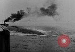 Standbild österreichisch-ungarischen Linienschiff SMS Szent István ist torpediert Adria, 1918, aus Sekunde 60 historischem Filmmaterial Videoclip 65675070596