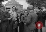 Immagine di Esame dei documenti Wiesbaden Germania, 1946, secondo 13 filmato di repertorio 65675070610