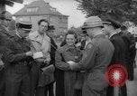 Immagine di Esame dei documenti Wiesbaden Germania, 1946, secondo 14 filmato di repertorio 65675070610