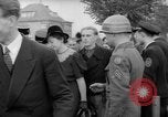 Immagine di Esame dei documenti Wiesbaden Germania, 1946, secondo 23 filmato di repertorio 65675070610
