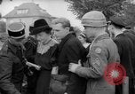 Immagine di Esame dei documenti Wiesbaden Germania, 1946, secondo 25 filmato di repertorio 65675070610