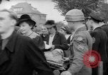 Immagine di Esame dei documenti Wiesbaden Germania, 1946, secondo 26 filmato di repertorio 65675070610
