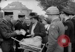 Immagine di Esame dei documenti Wiesbaden Germania, 1946, secondo 27 filmato di repertorio 65675070610