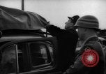 Immagine di Esame dei documenti Wiesbaden Germania, 1946, secondo 35 filmato di repertorio 65675070610