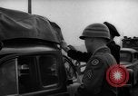 Immagine di Esame dei documenti Wiesbaden Germania, 1946, secondo 36 filmato di repertorio 65675070610