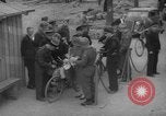 Immagine di Esame dei documenti Wiesbaden Germania, 1946, secondo 40 filmato di repertorio 65675070610