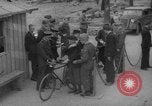 Immagine di Esame dei documenti Wiesbaden Germania, 1946, secondo 45 filmato di repertorio 65675070610