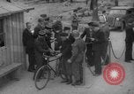 Immagine di Esame dei documenti Wiesbaden Germania, 1946, secondo 46 filmato di repertorio 65675070610