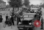 Immagine di Esame dei documenti Wiesbaden Germania, 1946, secondo 48 filmato di repertorio 65675070610