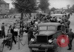 Immagine di Esame dei documenti Wiesbaden Germania, 1946, secondo 49 filmato di repertorio 65675070610