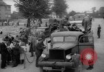 Immagine di Esame dei documenti Wiesbaden Germania, 1946, secondo 58 filmato di repertorio 65675070610