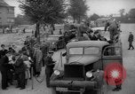 Immagine di Esame dei documenti Wiesbaden Germania, 1946, secondo 59 filmato di repertorio 65675070610