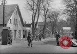 Immagine di British guardie militari La città di Bad Oeynhausen Germania, 1946, secondo 7 filmato di repertorio 65675070616