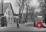 Immagine di British guardie militari La città di Bad Oeynhausen Germania, 1946, secondo 8 filmato di repertorio 65675070616