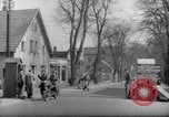 Immagine di British guardie militari La città di Bad Oeynhausen Germania, 1946, secondo 16 filmato di repertorio 65675070616