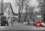 Immagine di British guardie militari La città di Bad Oeynhausen Germania, 1946, secondo 19 filmato di repertorio 65675070616