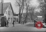 Immagine di British guardie militari La città di Bad Oeynhausen Germania, 1946, secondo 23 filmato di repertorio 65675070616