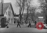 Immagine di British guardie militari La città di Bad Oeynhausen Germania, 1946, secondo 25 filmato di repertorio 65675070616