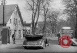 Immagine di British guardie militari La città di Bad Oeynhausen Germania, 1946, secondo 29 filmato di repertorio 65675070616