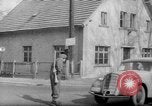 Immagine di British guardie militari La città di Bad Oeynhausen Germania, 1946, secondo 39 filmato di repertorio 65675070616