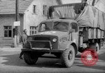 Immagine di British guardie militari La città di Bad Oeynhausen Germania, 1946, secondo 59 filmato di repertorio 65675070616