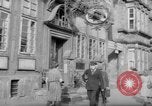 Image bâtiments du 15ème siècle de Hamlin Hamlin Allemagne, 1946, de la seconde 23 séquences d'archives historiques vidéo 65675070618