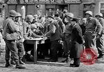 Immagine di Tedeschi a Monaco durante l'occupazione Monaco Germania, 1946, secondo 3 filmato di repertorio 65675070624