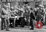 Immagine di Tedeschi a Monaco durante l'occupazione Monaco Germania, 1946, secondo 6 filmato di repertorio 65675070624