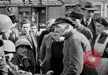 Immagine di Tedeschi a Monaco durante l'occupazione Monaco Germania, 1946, secondo 10 filmato di repertorio 65675070624