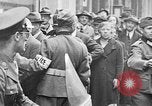 Immagine di Tedeschi a Monaco durante l'occupazione Monaco Germania, 1946, secondo 18 filmato di repertorio 65675070624