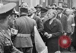 Immagine di Tedeschi a Monaco durante l'occupazione Monaco Germania, 1946, secondo 22 filmato di repertorio 65675070624