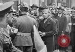 Immagine di Tedeschi a Monaco durante l'occupazione Monaco Germania, 1946, secondo 23 filmato di repertorio 65675070624