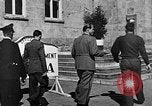 Immagine di Tedeschi a Monaco durante l'occupazione Monaco Germania, 1946, secondo 25 filmato di repertorio 65675070624