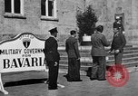Immagine di Tedeschi a Monaco durante l'occupazione Monaco Germania, 1946, secondo 28 filmato di repertorio 65675070624