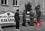 Immagine di Tedeschi a Monaco durante l'occupazione Monaco Germania, 1946, secondo 29 filmato di repertorio 65675070624