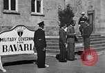 Immagine di Tedeschi a Monaco durante l'occupazione Monaco Germania, 1946, secondo 31 filmato di repertorio 65675070624